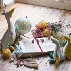 Moulin Roty Peluche Petite Oie Bleue Plumette Le Voyage D'Olga (23 Cm) -Moulin Roty peluche petite oie bleue plumette le voyage d olga 23 cm 4